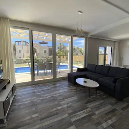 Petrum Sunset Lägenhetshotell *