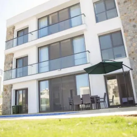 Petrum Sunset Apart Otel *