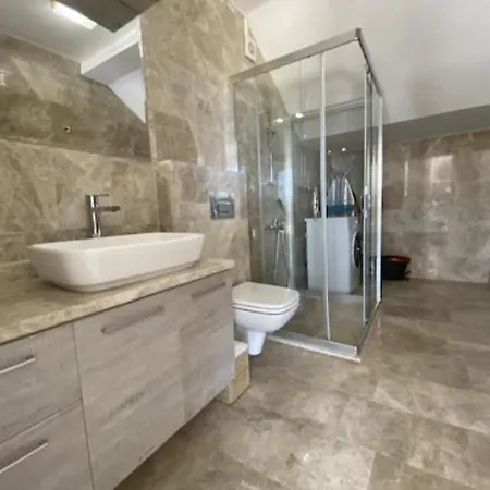 Petrum Sunset アパートホテル